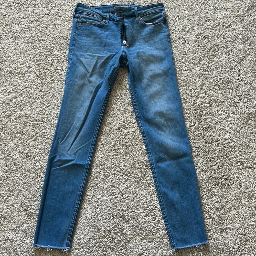 Light wash super skinny jeans